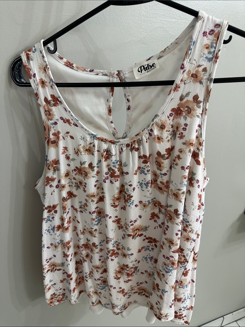 Pulse White Floral Scoop Neck Tank Top